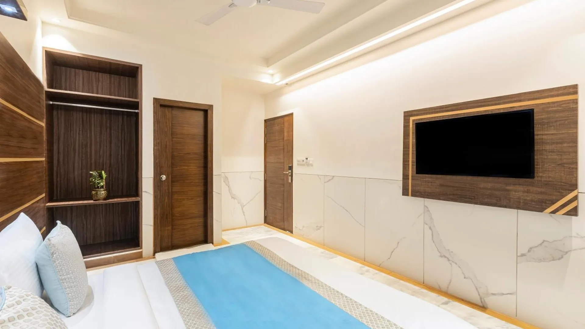 Hotel Star By Star Group- Near Delhi Airport New Delhi