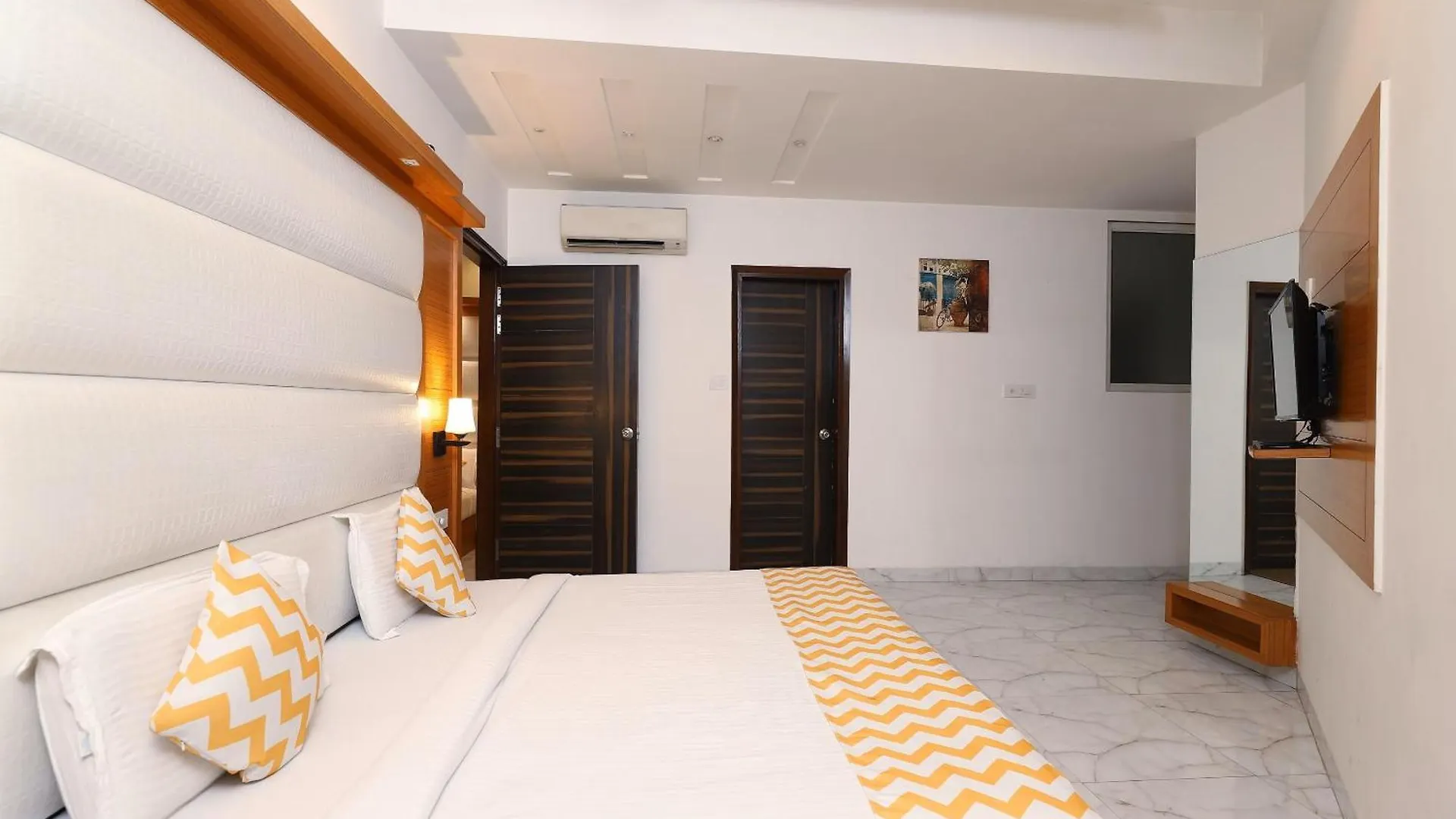 Hotel Star By Star Group- Near Delhi Airport New Delhi 3*,