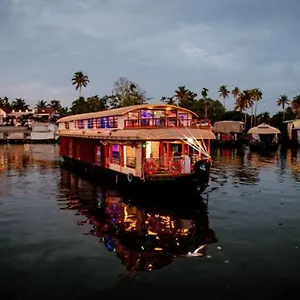 Vaishnav Tours Botel Alappuzha